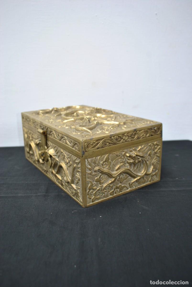 Cajas y cajitas met&aacute;licas: CAJA O COFRE BRONCE REPUJADO - Foto 5