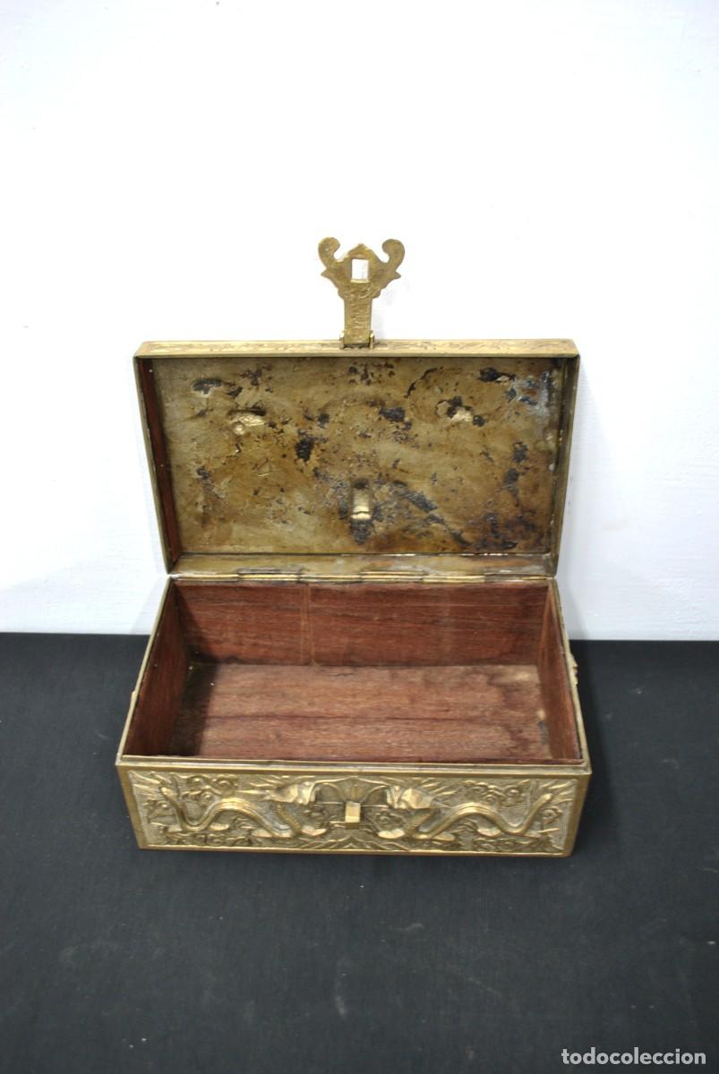 Cajas y cajitas met&aacute;licas: CAJA O COFRE BRONCE REPUJADO - Foto 6