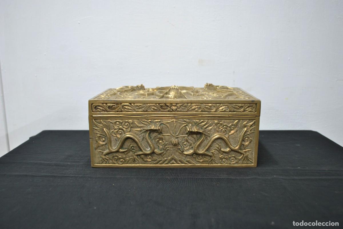 Cajas y cajitas met&aacute;licas: CAJA O COFRE BRONCE REPUJADO - Foto 7