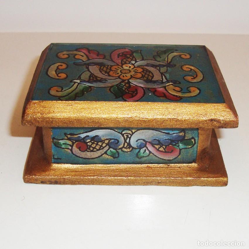 Cajas y cajitas met&aacute;licas: CAJITA VINTAGE DE MADERA POLICROMADA Y DORADO - ESTILO FLORENTINO / GRANADINO - FLORES
