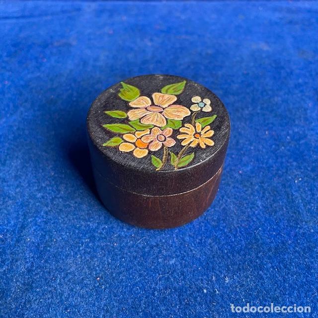 Cajas y cajitas met&aacute;licas: CAJA REDONDA MADERA CON FLORES - Foto 1