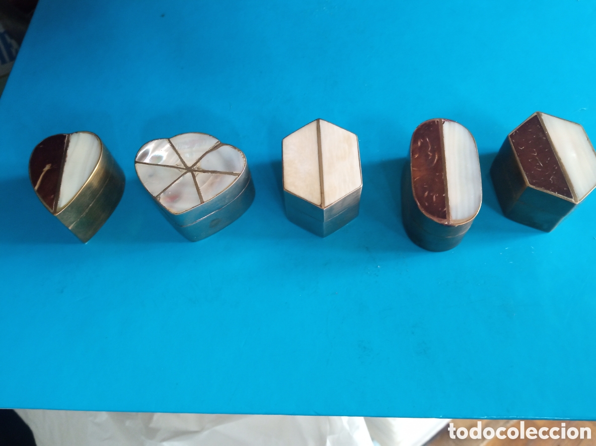 Cajas y cajitas met&aacute;licas: Lote de 5 cajitas pastilleros de n&aacute;car, hueso, madera, de lat&oacute;n y metal plateado
