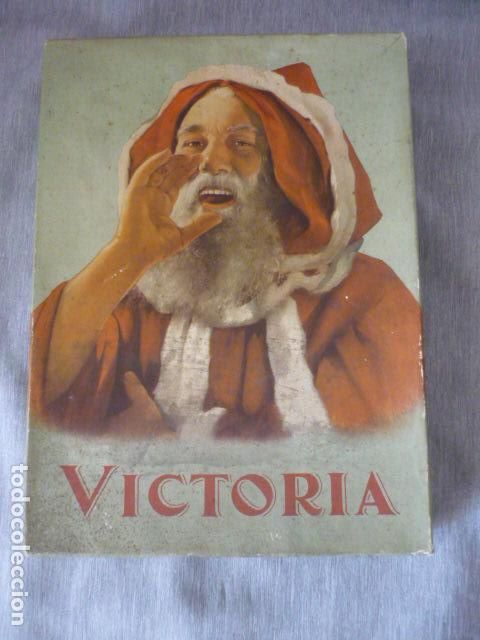 Bo&icirc;tes et petites bo&icirc;tes m&eacute;talliques: ANTIGUA CAJA DE BOMBONES VICTORIA EN CARTON 20 X 4,5 X 28 CM