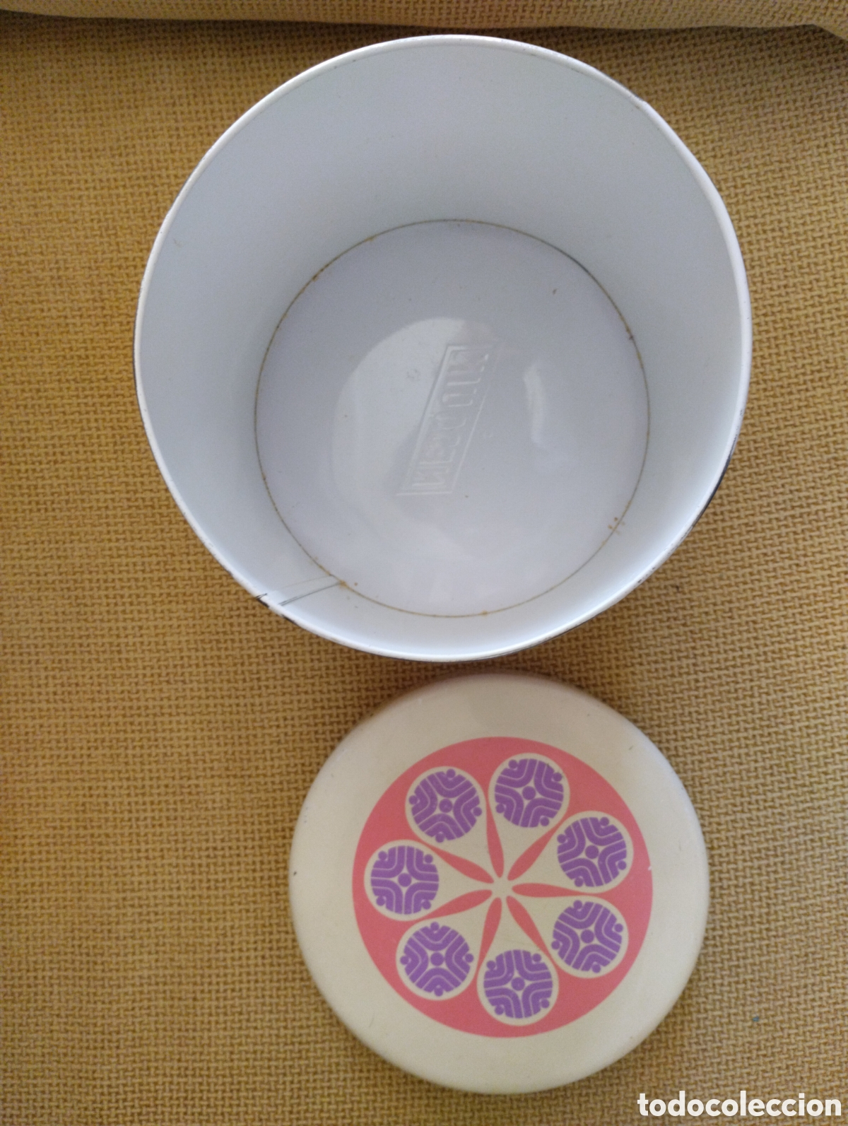 Cajas y cajitas met&aacute;licas: Lata antigua Nesquik - Foto 4