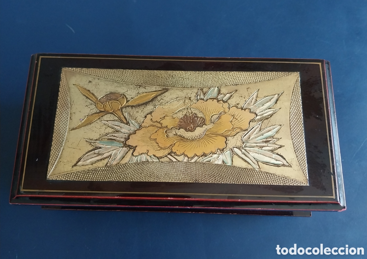 Cajas y cajitas met&aacute;licas: Caja de musica con relieve