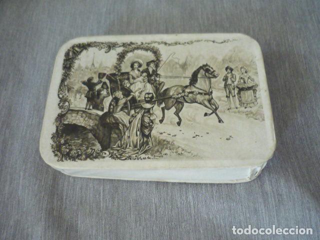 Casse e cassette metalliche: ANTIGUA CAJA DE CONFITERIA EN CARTON 8,5 X 2 X 12,5 CM
