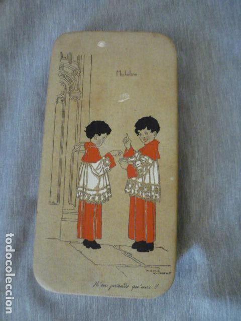 Cajas y cajitas met&aacute;licas: ANTIGUA CAJA DE CONFITERIA EN CARTON MONAGUILLOS 10 X 2 X 20,5 CM