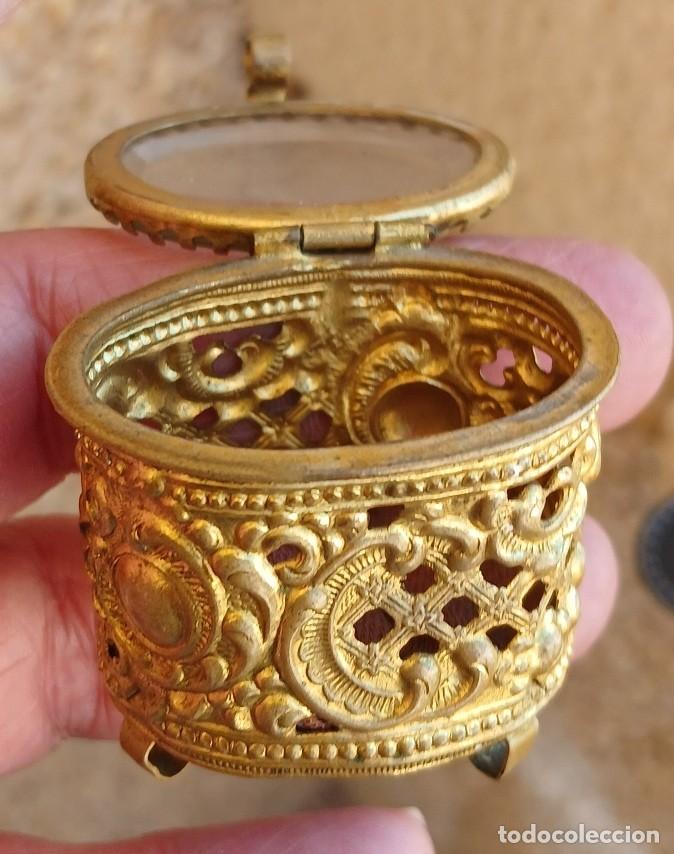 Cajas y cajitas met&aacute;licas: CAJITA RELICARIO JOYERO METAL SOBRE DORADO Y TAPA CRISTAL