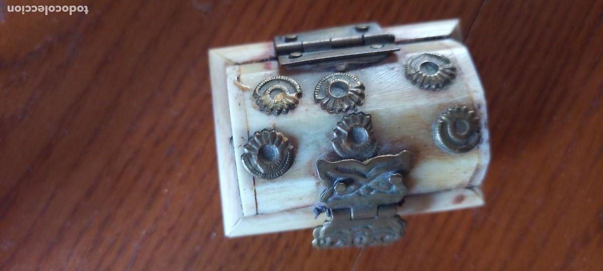 Casse e cassette metalliche: Caja estuche joyero EN HUESO Y LAT&Oacute;N DORADO antigua