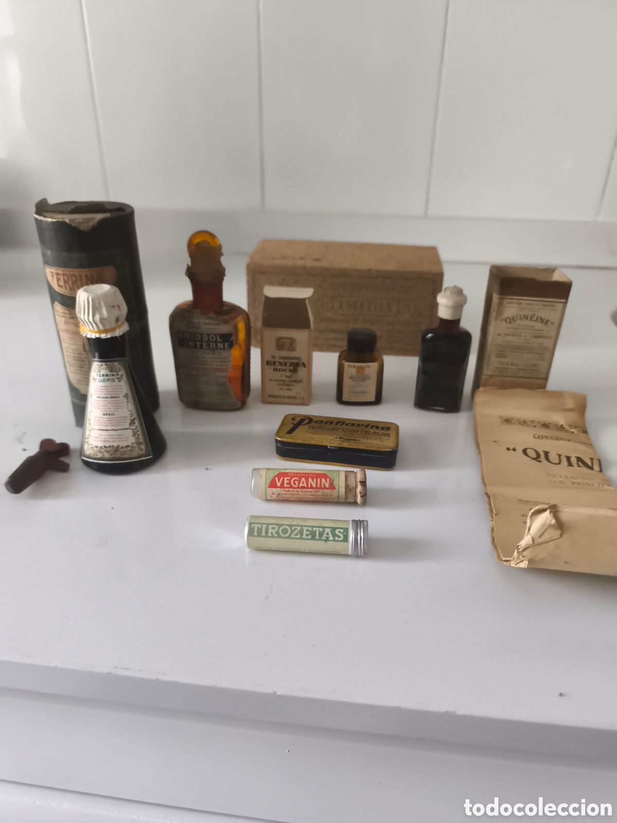 Cajas y cajitas met&aacute;licas: Lote de antiguos medicamentos