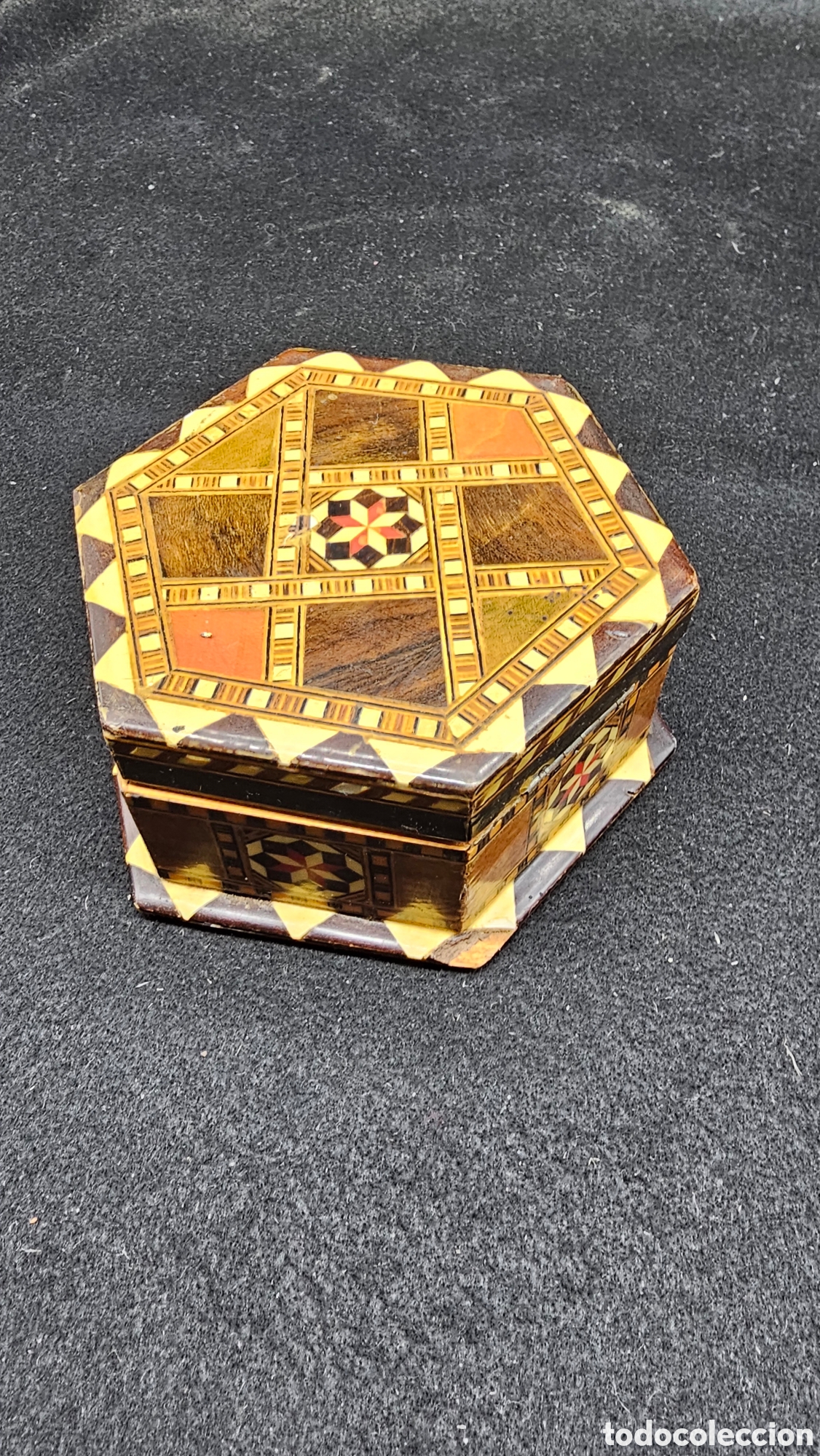 Cajas y cajitas met&aacute;licas: Cajita en marqueter&iacute;a