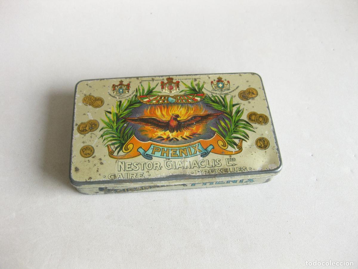Cajas y cajitas met&aacute;licas: ANTIGUA CAJA DE LATA LITOGRAFIADA DE CIGARRILLOS PHENIX. NESTOR GIANACLIS LTD. CAIRE. BRUXELLES