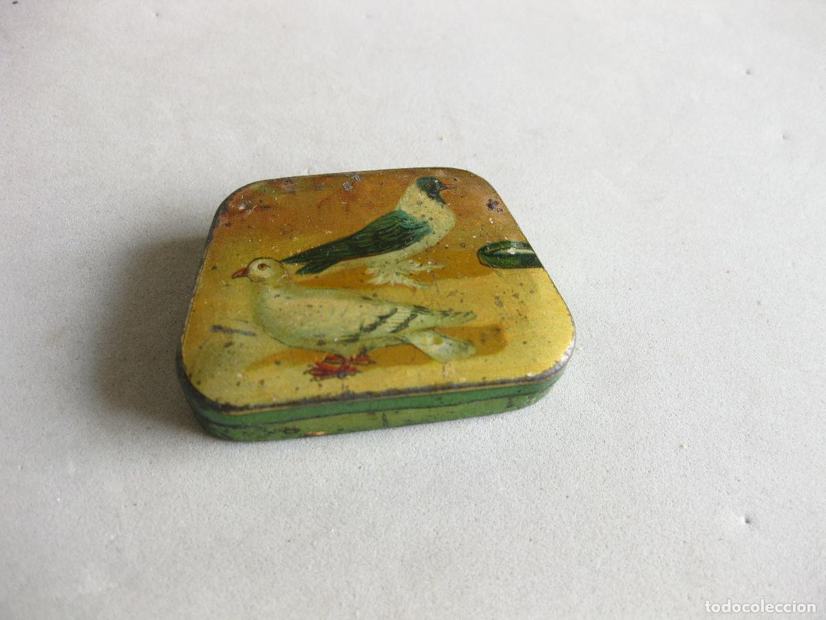 Cajas y cajitas met&aacute;licas: ANTIGUA CAJA DE LATA LITOGRAFIADA CON P&Aacute;JAROS O PALOMAS