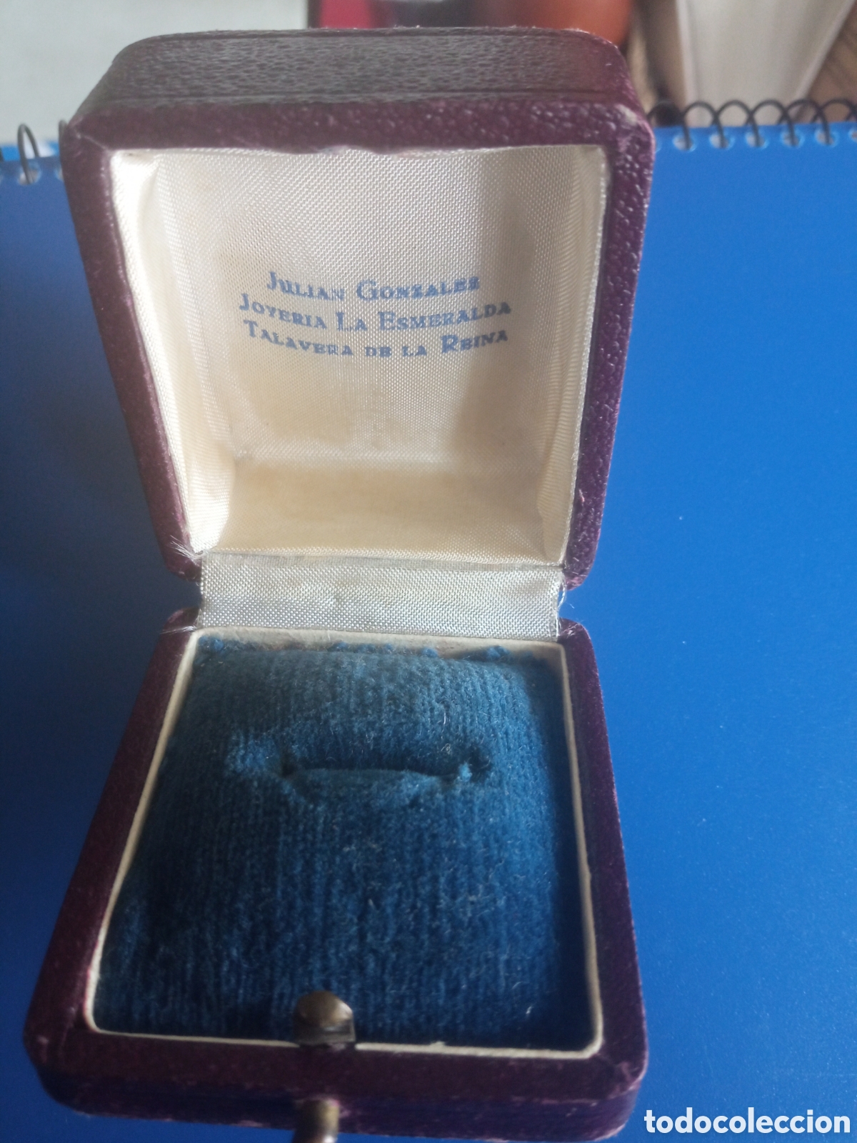 Cajas y cajitas met&aacute;licas: Antigua caja de joyeria, La Esmeralda, Talavera de la Reina mide 55x50x33mm