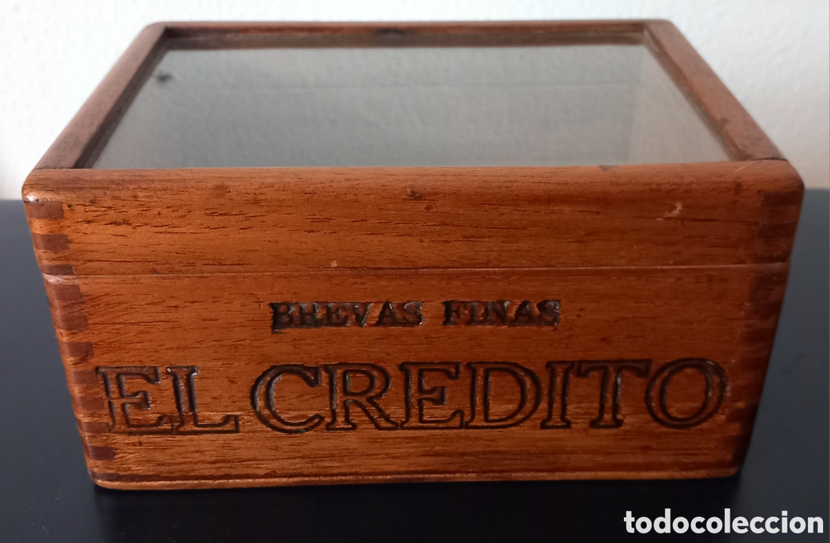 Cajas y cajitas met&aacute;licas: CAJA DE PUROS CUBANOS ANTES DE 1959 EL CREDITO CON TAPA DE CRISTAL.