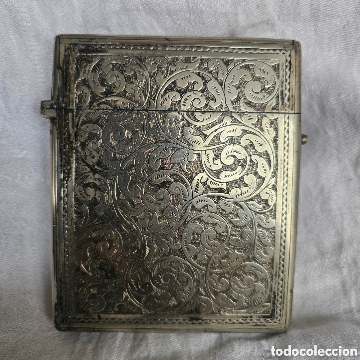 Cajas y cajitas met&aacute;licas: Pitillera vintage de metal grabado, mediados del siglo XX