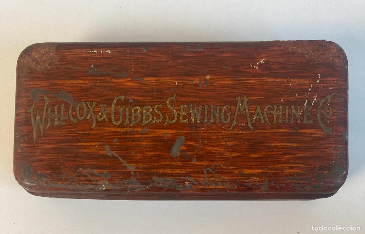 Cajas y cajitas met&aacute;licas: CAJA MET&Aacute;LICA, WILLCOX & GIBBS SEWING MACHINE, CON ACCESORIOS Y RECAMBIOS