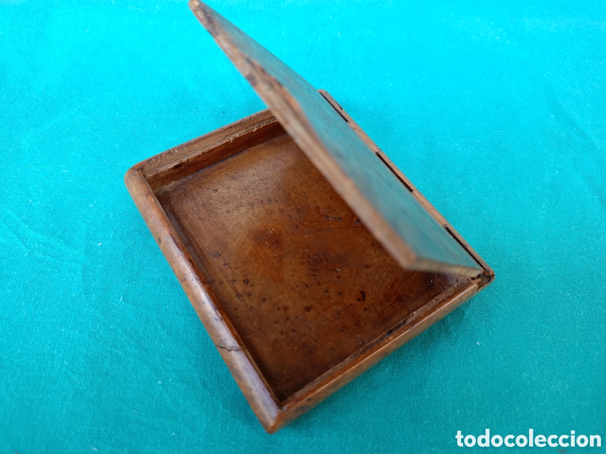 Cajas y cajitas met&aacute;licas: ANTIGUA CAJA DE RAPE CIGARRERA EN MADERA DE RAIZ. RUSSIA