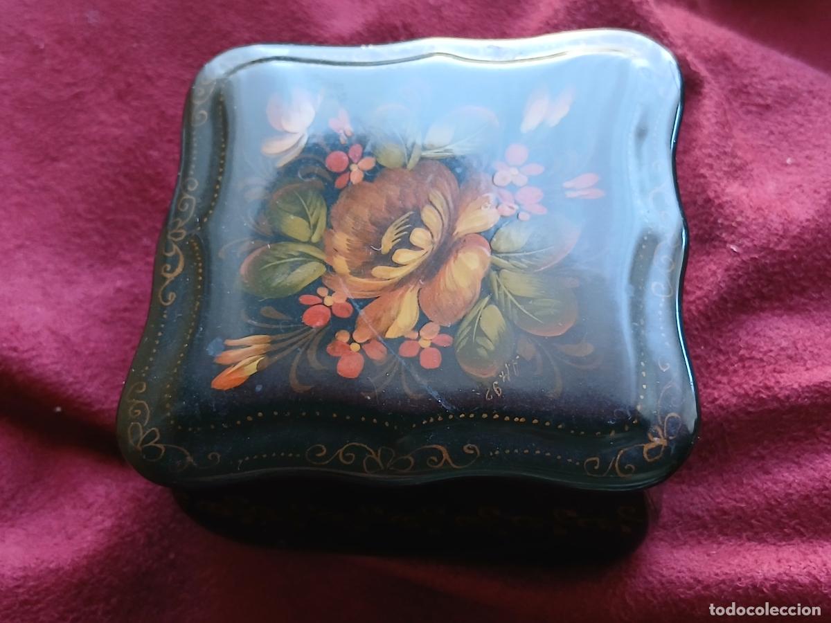 Cajas y cajitas met&aacute;licas: Caja rusa pintada y firmada