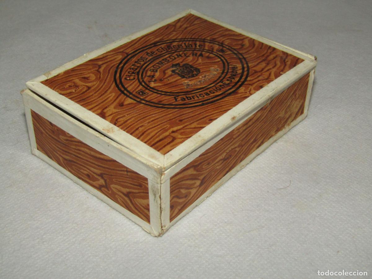 Cajas y cajitas met&aacute;licas: Antigua Caja Vac&iacute;a de CIGARROS DE CHOCOLATE de LA BOMBONERA en Sevilla 2 - A&ntilde;o 1920-30s.
