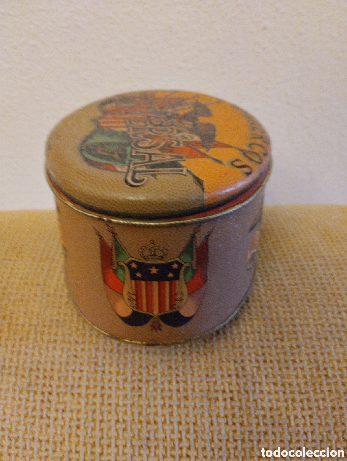 Cajas y cajitas met&aacute;licas: Lata tabaco ovalada antigua - Foto 2