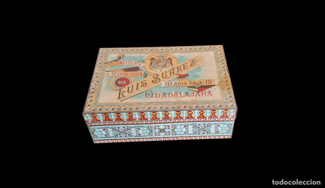 Cajas y cajitas met&aacute;licas: (LA-260412)LATA LITOGRAFIADA CONFITERIA Y REPOSTERIA DE LUIS SUAREZ (GUADALAJARA)