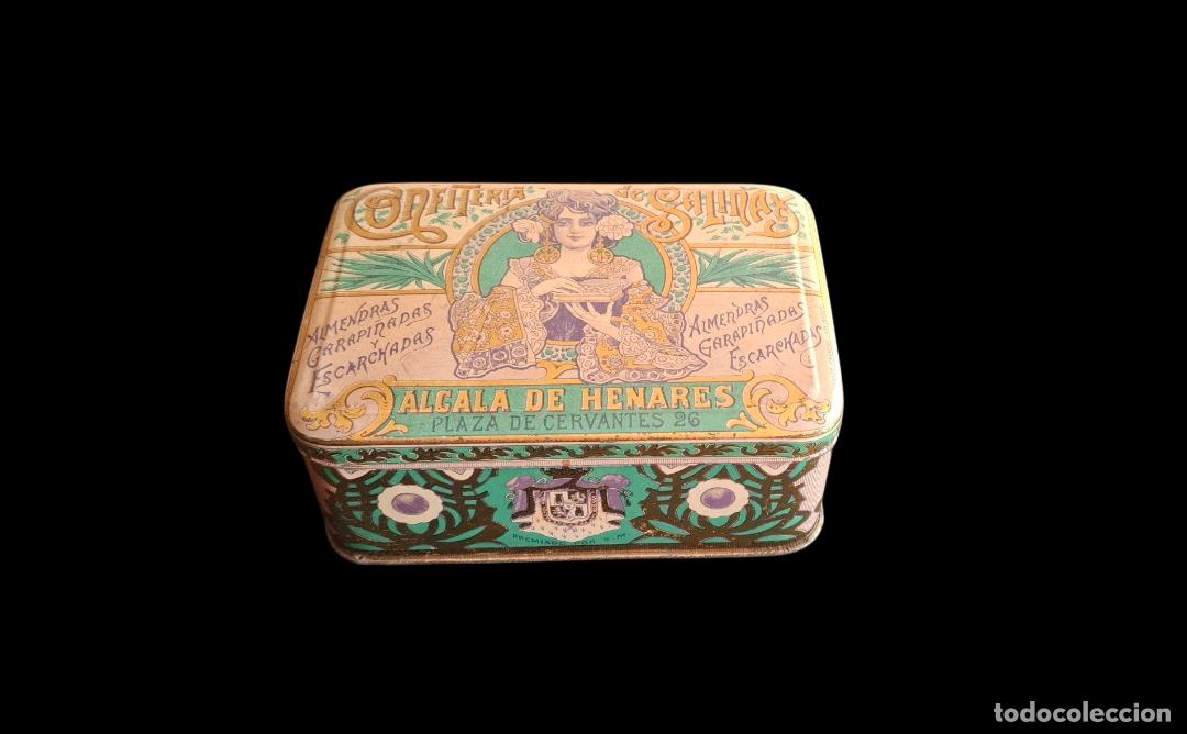 Cajas y cajitas met&aacute;licas: (LA-260427)LATA LITOGRAFIADA MODERNISTA CONFITERIA DE SALINAS - PZA.CERVANTES,26 - ALCALA DE HENARES