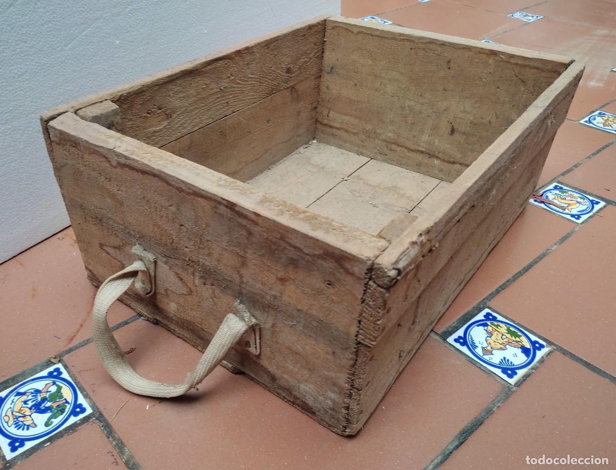 Cajas y cajitas met&aacute;licas: antigua caja de madera con asas de tela o lona - sin tapa - 44x18x33cm