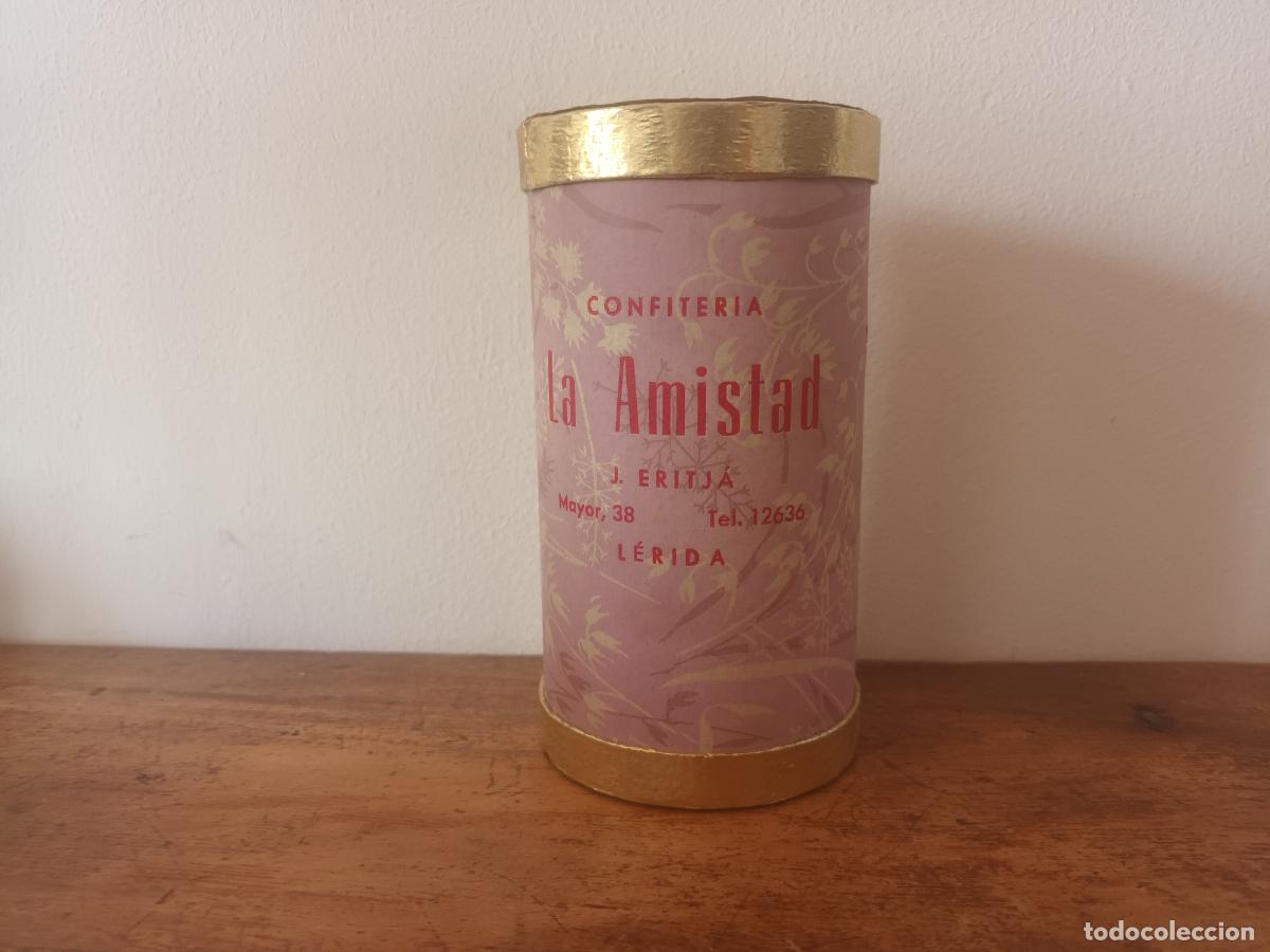 Cajas y cajitas met&aacute;licas: BOTE CAJA ANTIGUO ENVASE CONFITERIA LA AMISTAD. J. ERITJA. CALLE MAYOR LERIDA. LLEIDA