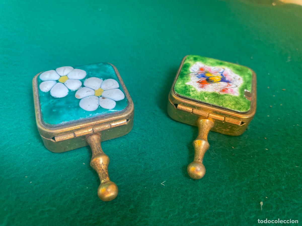 Cajas y cajitas met&aacute;licas: 2 ANTIGUAS CAJITAS MET&Aacute;LICAS - CENICERO DE BOLSO O DE VIAJE - MUY BUEN ESTADO