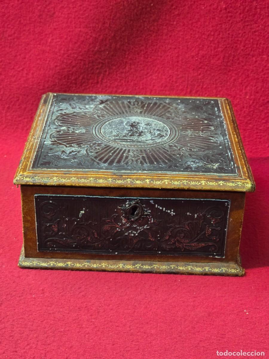 Cajas y cajitas met&aacute;licas: CAJA DE BOMBONES .BOMBONERA