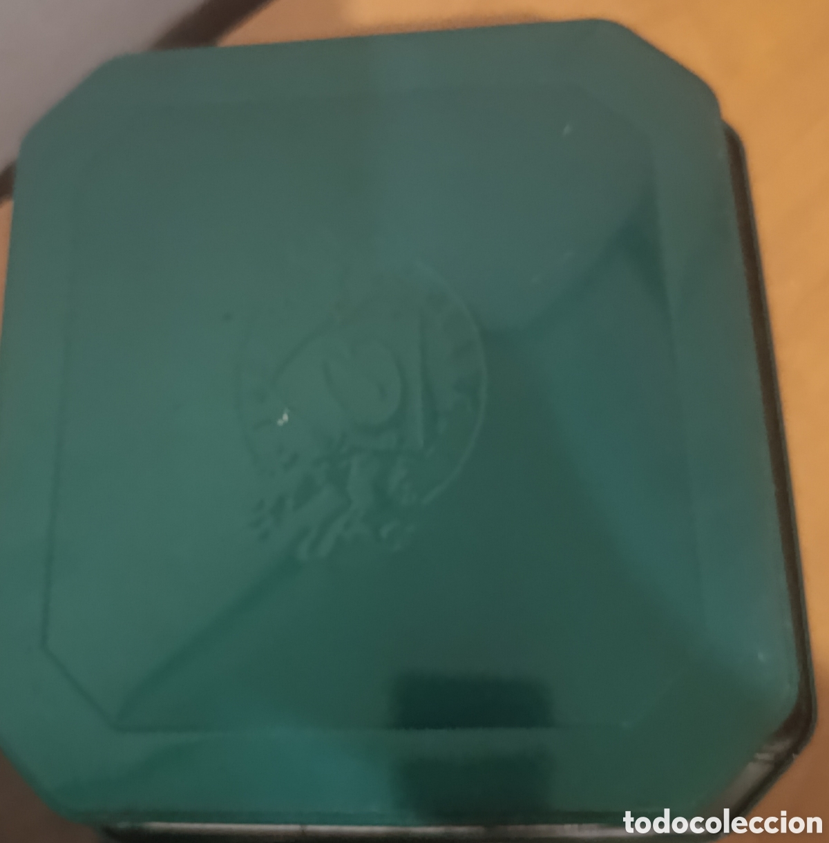 Cajas y cajitas met&aacute;licas: Lata met&aacute;lica - Caja decorativa color verde con relieve