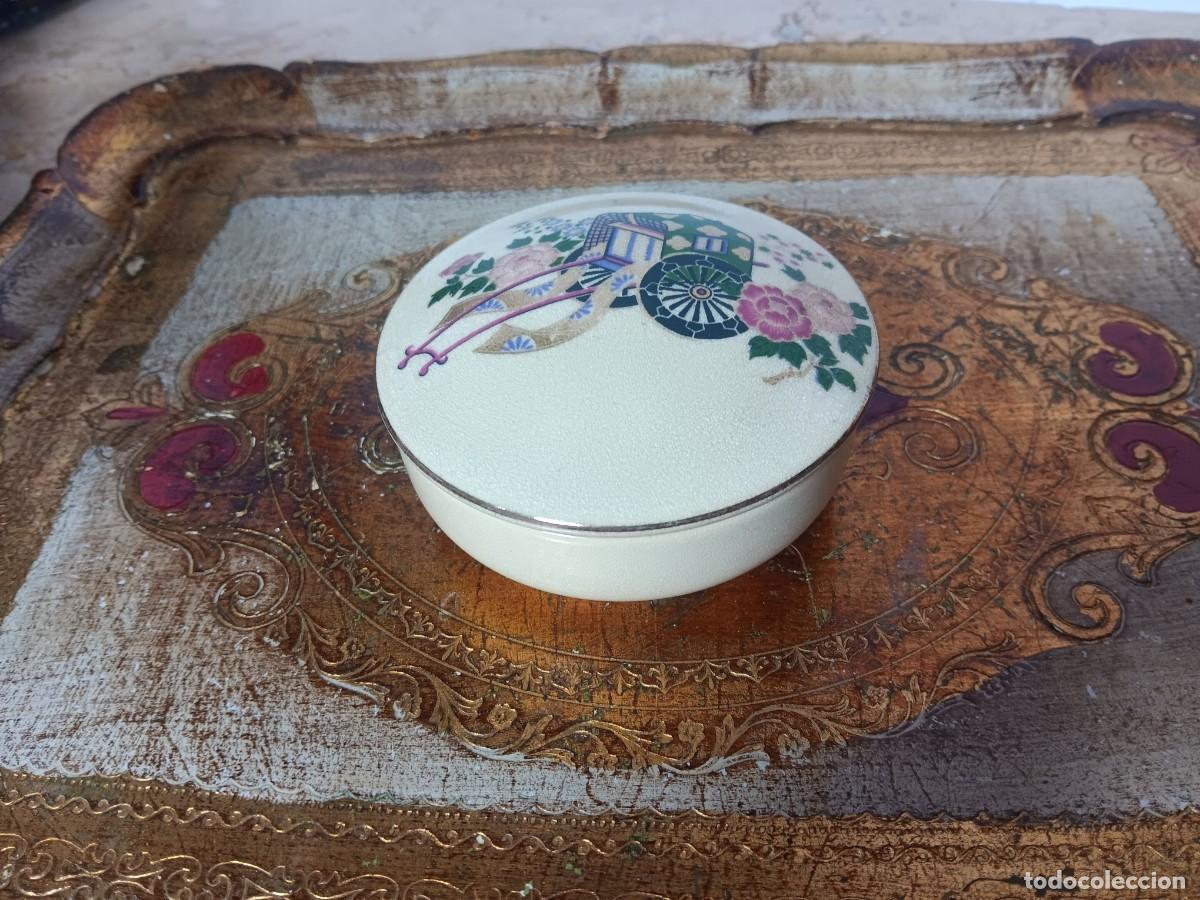 Blechdosen und Kisten: caja para baratijas de porcelana Satsuma de Jap&oacute;n, vintage y redonda, con tapa.