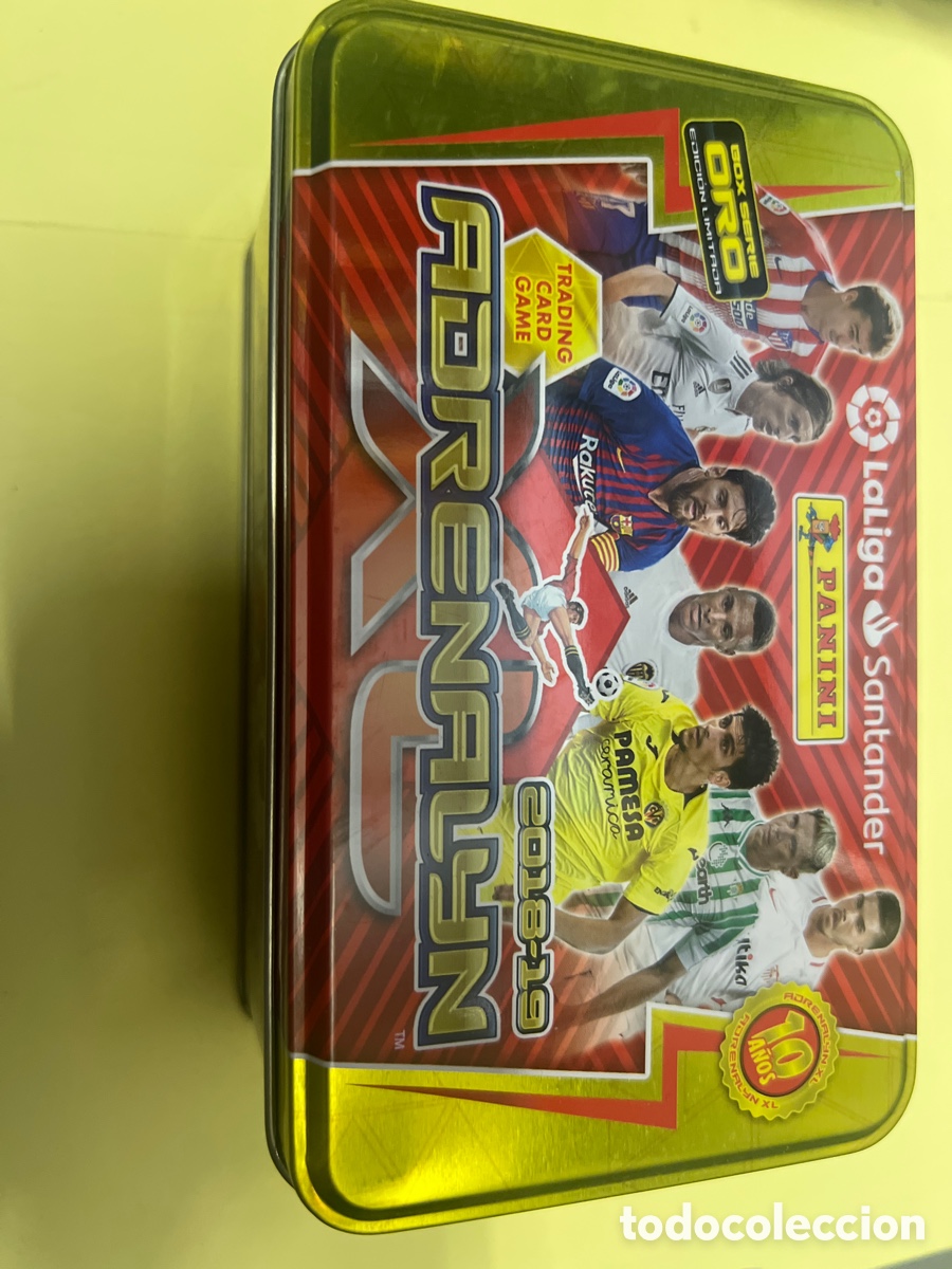 Cajas y cajitas met&aacute;licas: T3/A7/2. Caja vac&iacute;a cromos Adrenalyn, temporada 2018/19. Serie oro, edici&oacute;n limitada