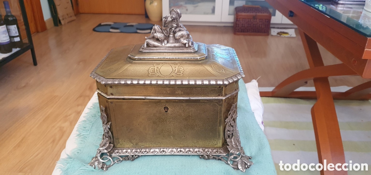 Cajas y cajitas met&aacute;licas: Antiguo cofre joyero met&aacute;lico estilo Art Nouveau con figura orientalista, ca. 1900