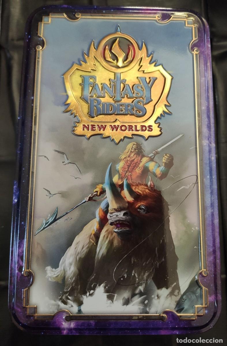 Cajas y cajitas met&aacute;licas: Caja met&aacute;lica Panini Fantasy Riders 4: New Worlds (2023) Metal Box