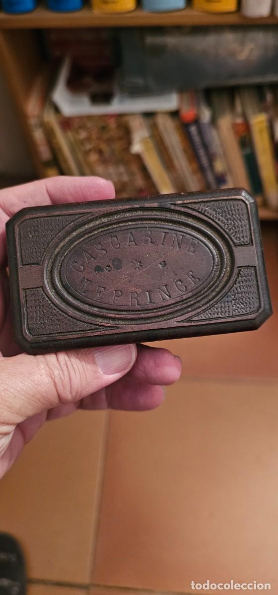 Cajas y cajitas met&aacute;licas: Muy antigua caja madera para sellos