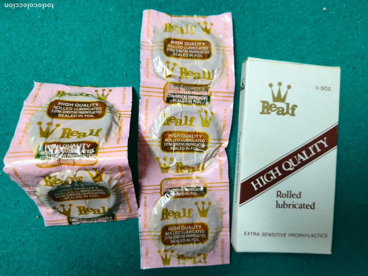 Cajas y cajitas met&aacute;licas: Caja con cinco antiguos Prophylactics marca Realf, buen estado. Condones