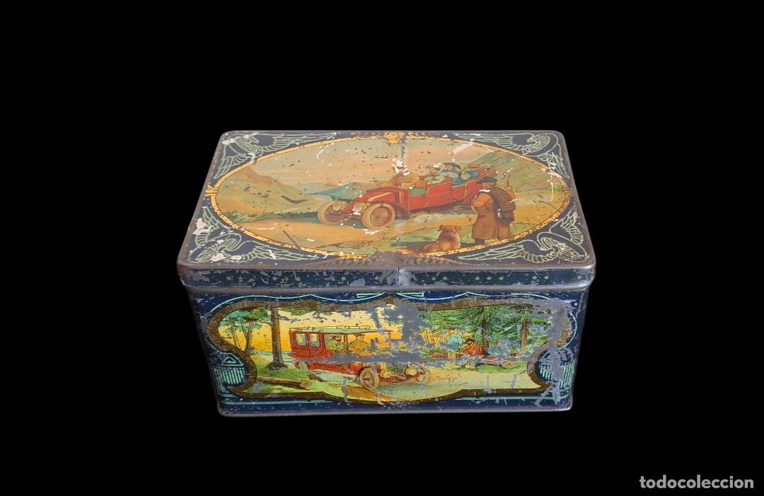 Cajas y cajitas met&aacute;licas: (LA-260501)ANTIGUA LATA LITOGRAFIADA CON AUTOMOVILES