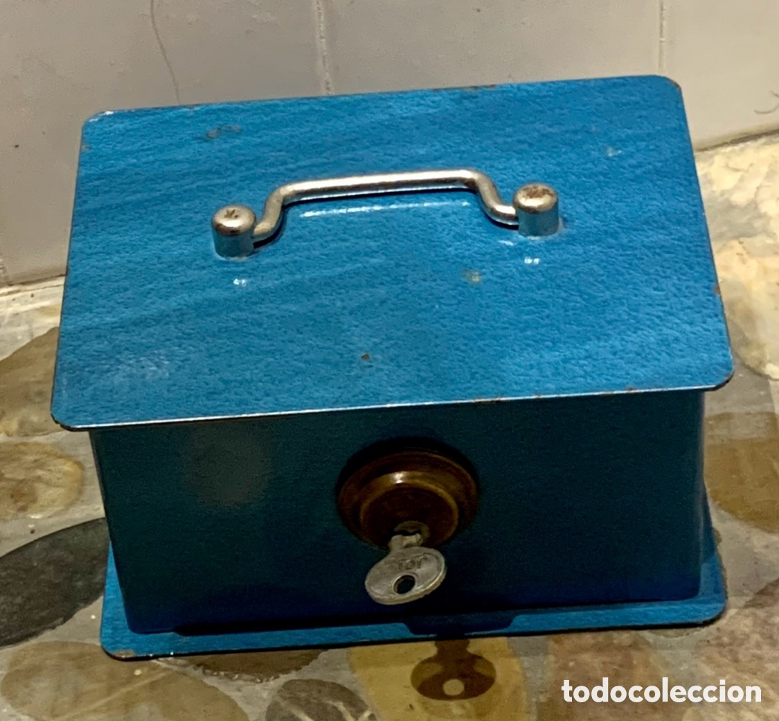 Cajas y cajitas met&aacute;licas: Caja de caudales. JUNA. Hierro. Color azul. A&ntilde;os 60.
