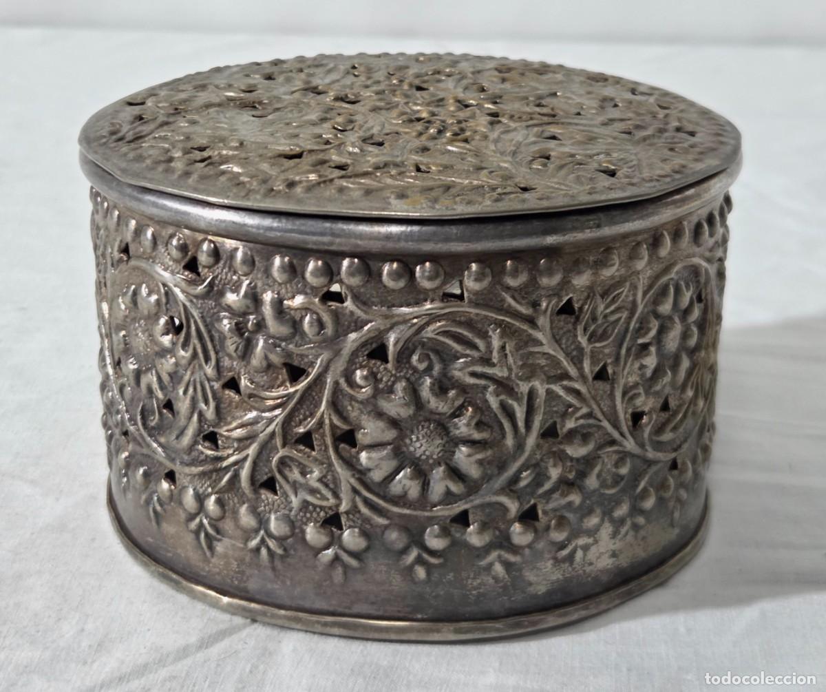 Cajas y cajitas met&aacute;licas: Caja de lat&oacute;n plateado calado - Foto 2
