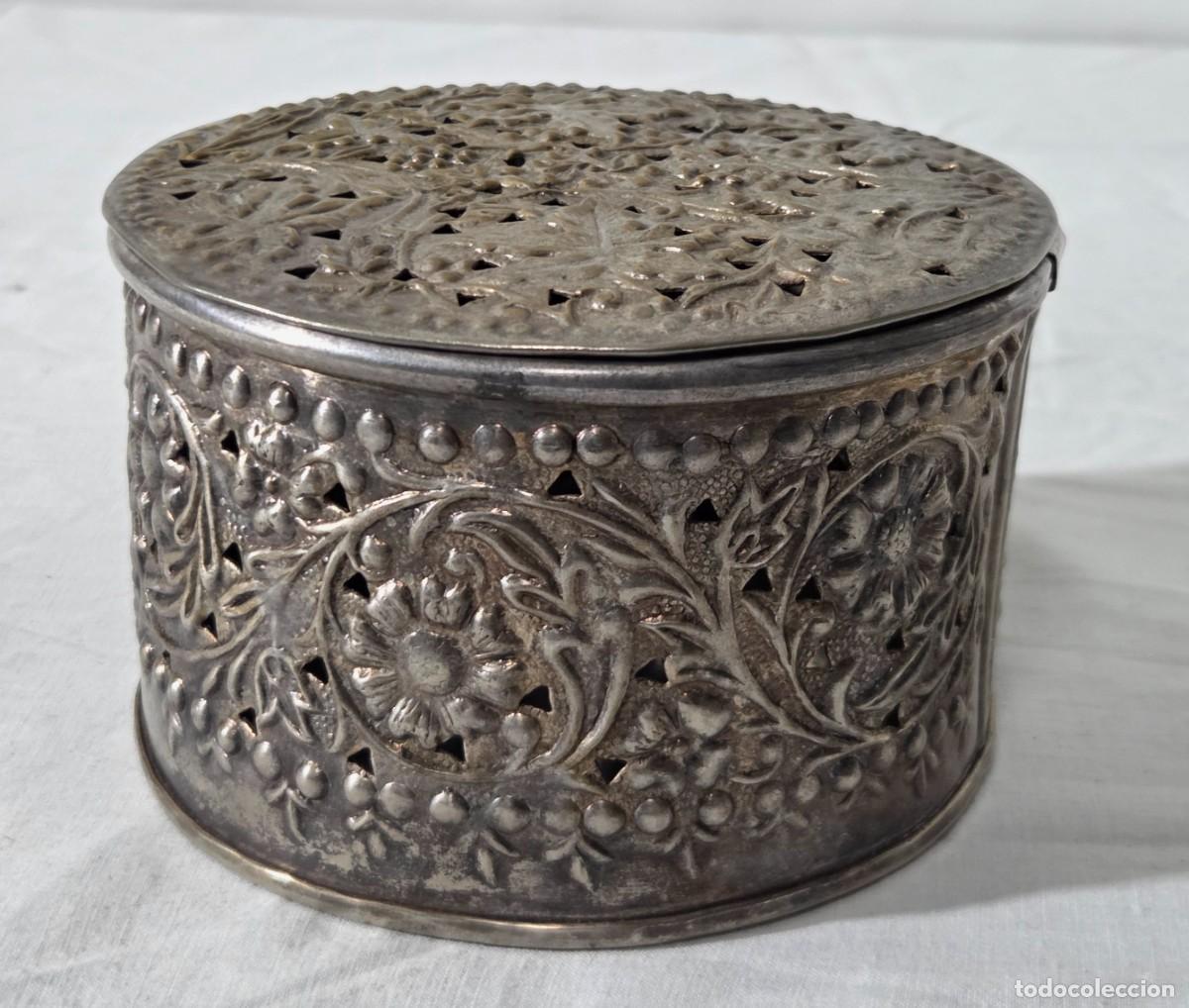 Cajas y cajitas met&aacute;licas: Caja de lat&oacute;n plateado calado - Foto 4