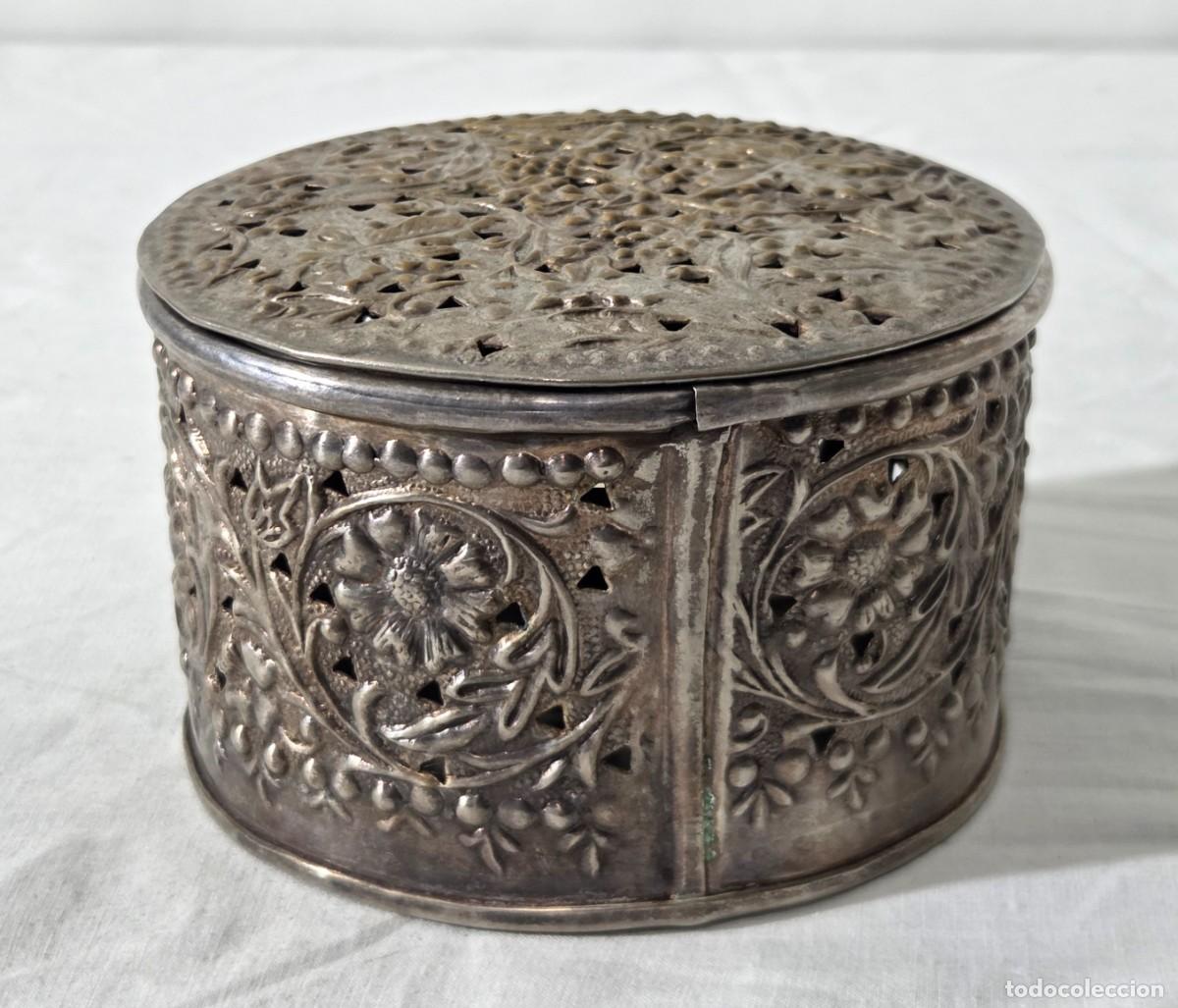 Cajas y cajitas met&aacute;licas: Caja de lat&oacute;n plateado calado - Foto 5