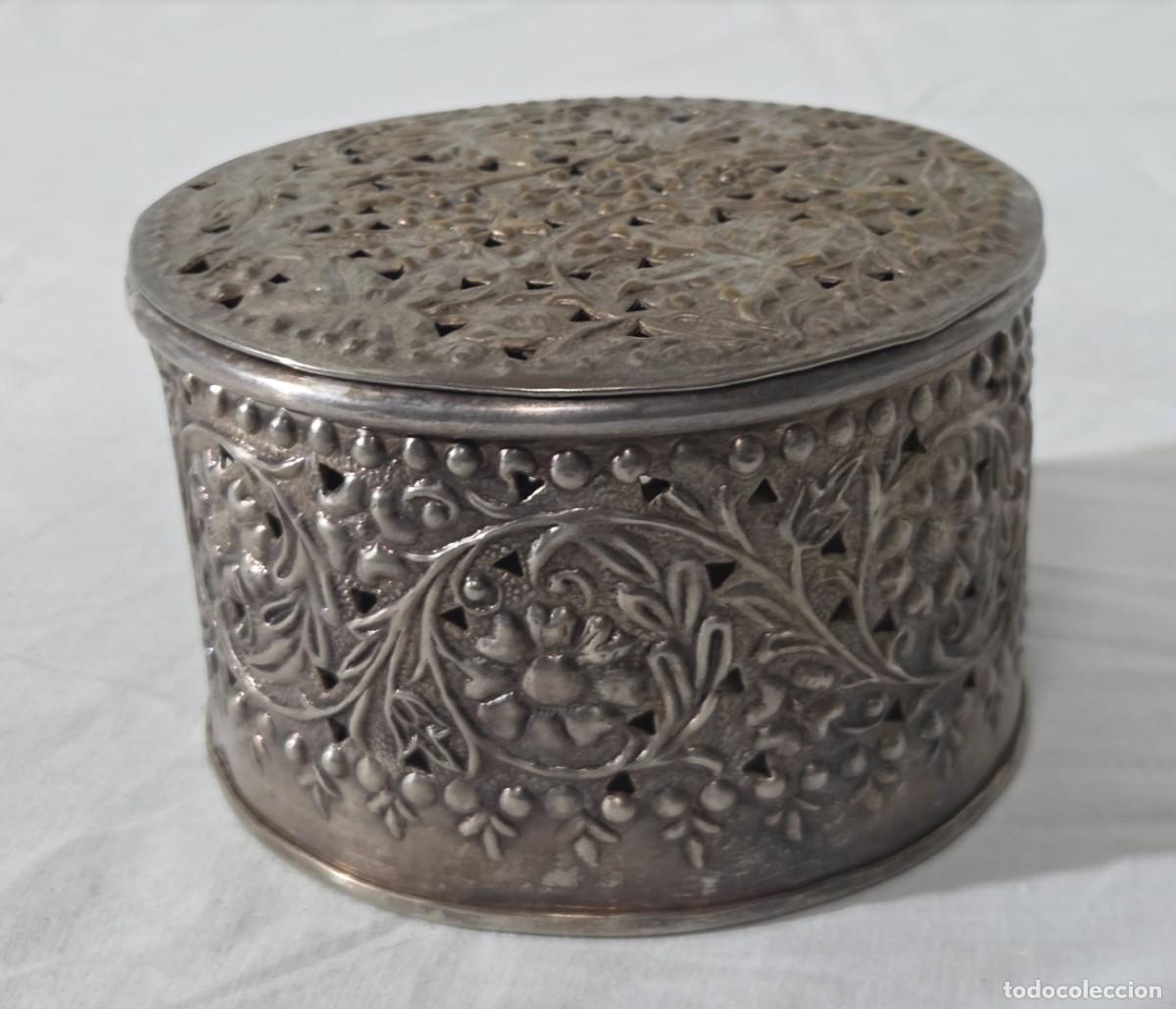 Cajas y cajitas met&aacute;licas: Caja de lat&oacute;n plateado calado - Foto 7