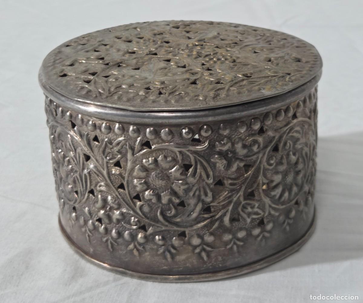 Cajas y cajitas met&aacute;licas: Caja de lat&oacute;n plateado calado - Foto 8