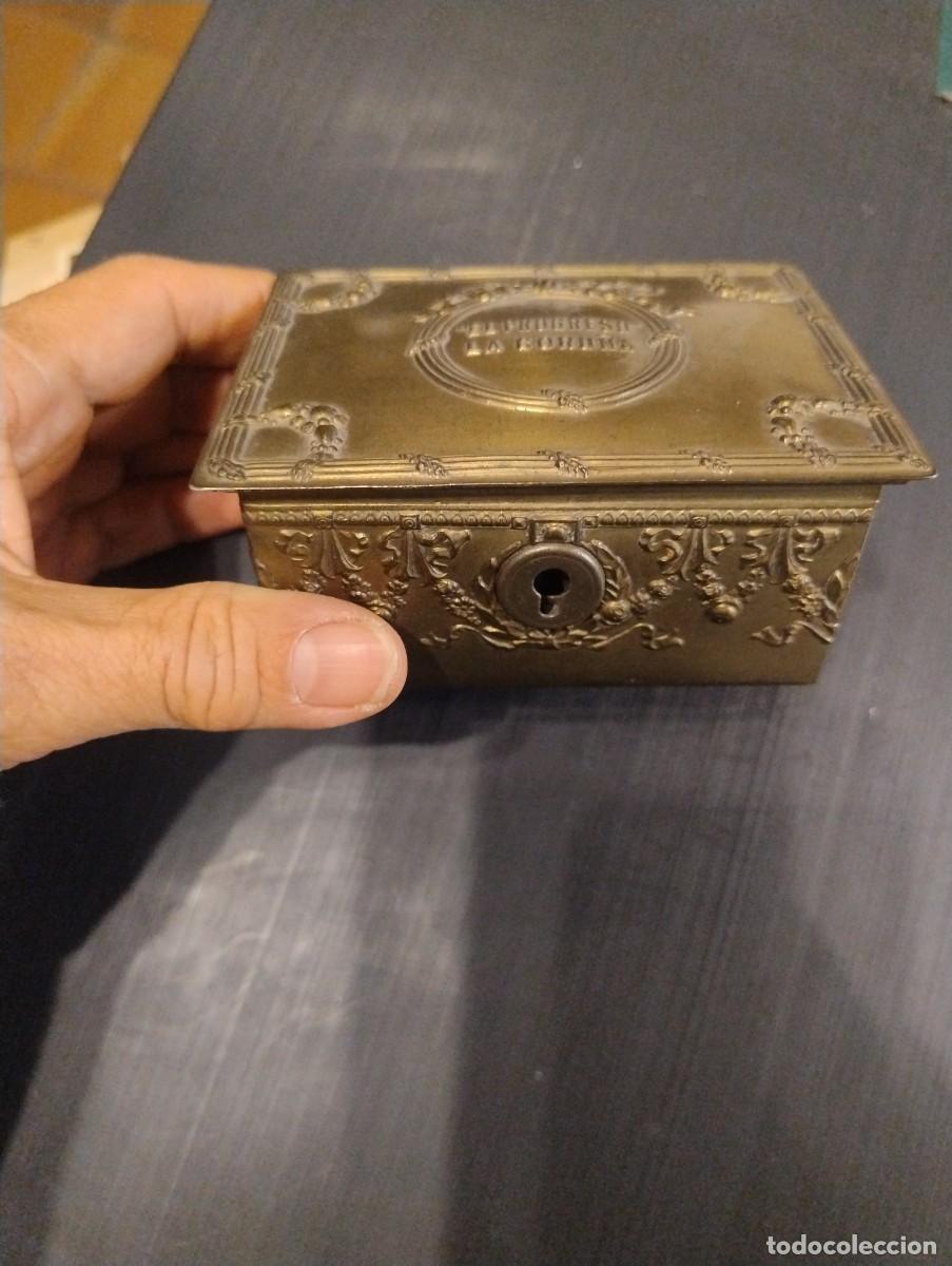 Cajas y cajitas met&aacute;licas: PRECIOSA CAJA MET&Aacute;LICA CON CERRADURA CONFITER&Iacute;A EL PROGRESO LA CORU&Ntilde;A