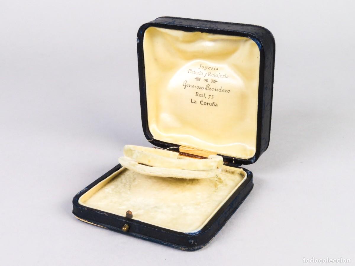 Cajas y cajitas met&aacute;licas: Estuche joyer&iacute;a plater&iacute;a y relojer&iacute;a Generoso Escudero interior seda La Coru&ntilde;a principios siglo XX