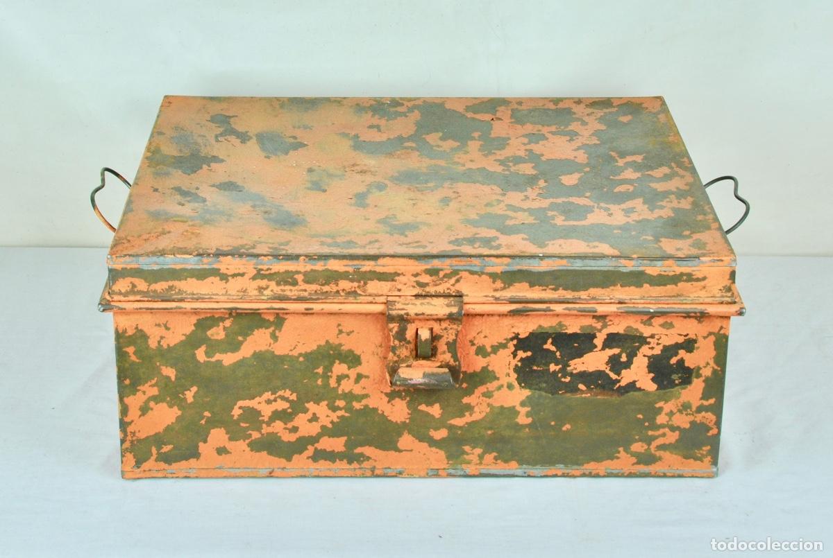 Cajas y cajitas met&aacute;licas: Caja met&aacute;lica pintada de naranja