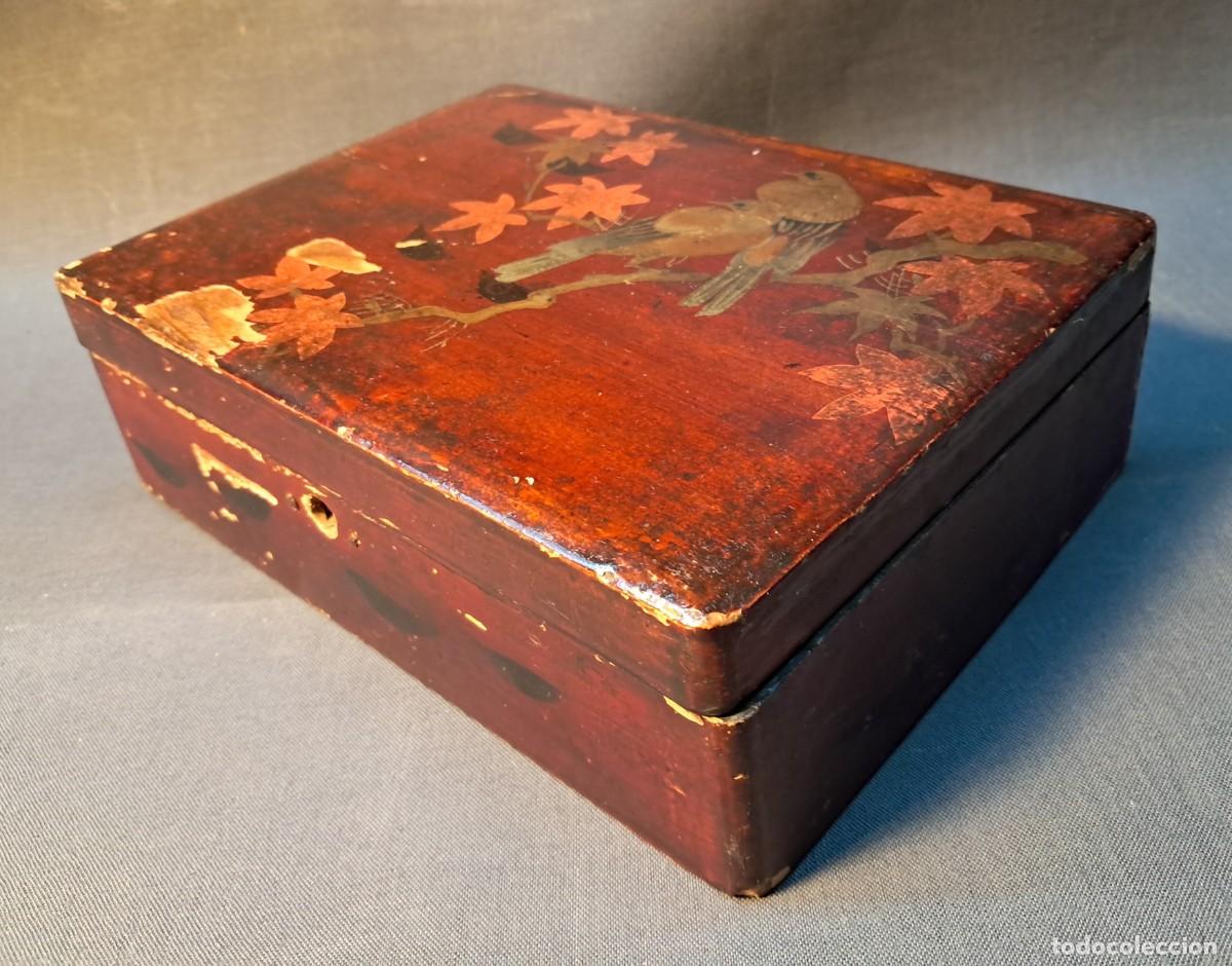 Cajas y cajitas met&aacute;licas: ANTIGUA CAJA CON MOTIVOS ORIENTALES