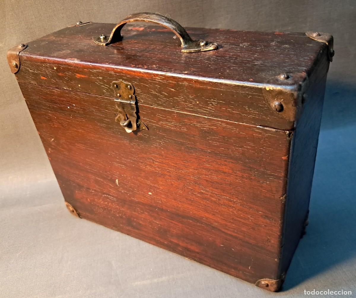 Cajas y cajitas met&aacute;licas: CAJA / MALETIN ANTIGUO DE MADERA - Foto 1